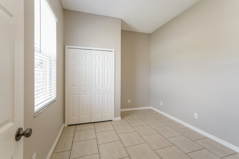 2,335/Mo, 7409 Sade St Tampa, FL 33615 Main Bedroom View 2