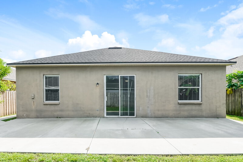 2,335/Mo, 7409 Sade St Tampa, FL 33615 Rear View