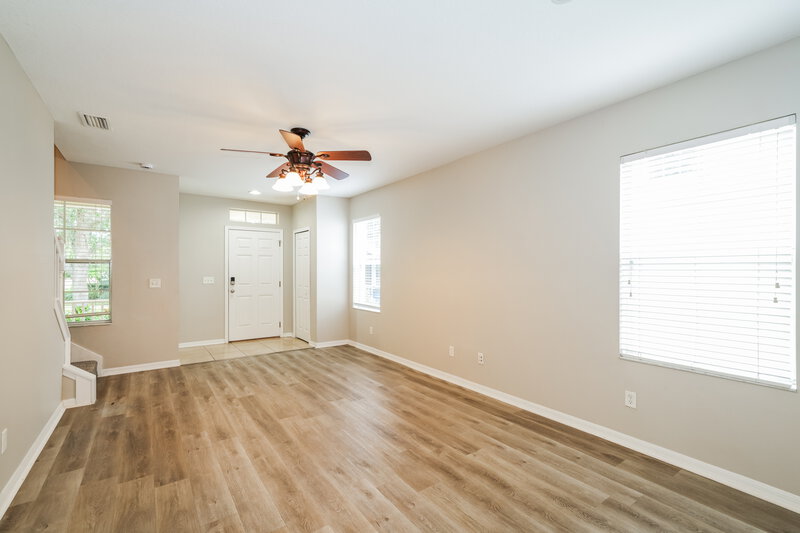 0/Mo, 16014 Loneoak View Dr Lithia, FL 33547 Living Room View 2