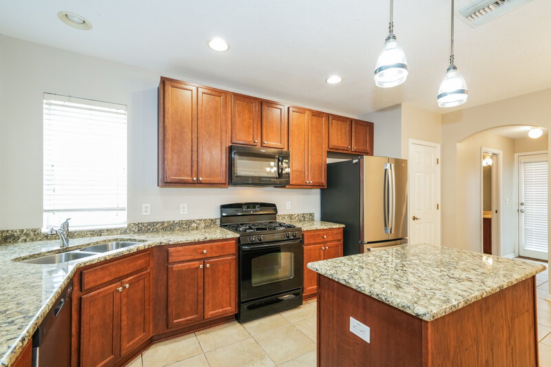 0/Mo, 16014 Loneoak View Dr Lithia, FL 33547 Kitchen View