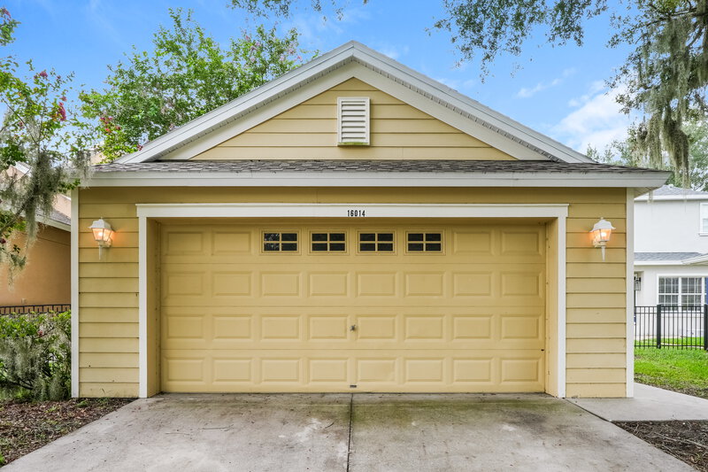 0/Mo, 16014 Loneoak View Dr Lithia, FL 33547 Rear View