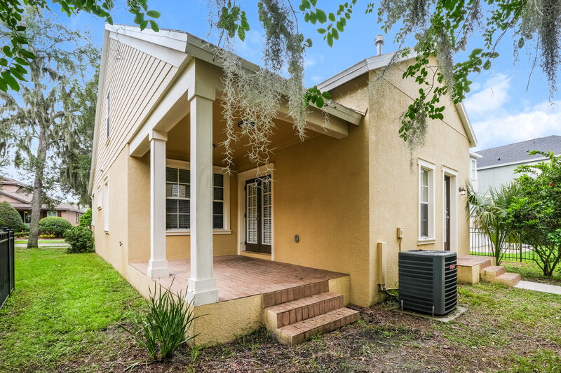 0/Mo, 16014 Loneoak View Dr Lithia, FL 33547 Rear View 2