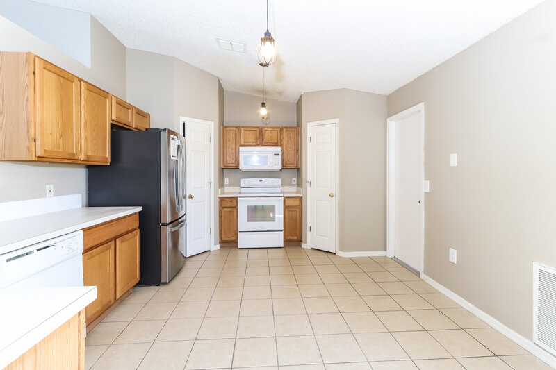 1,990/Mo, 31735 Loch Aline Dr Wesley Chapel, FL 33545 Kitchen View