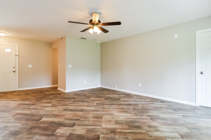 2,120/Mo, 4810 Reagan Ave Seffner, FL 33584 Living Room View