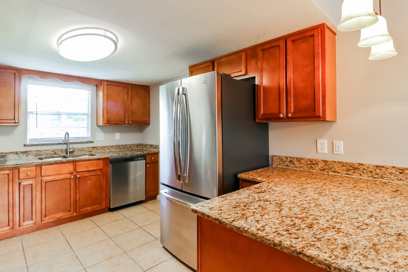 2,120/Mo, 4810 Reagan Ave Seffner, FL 33584 Kitchen View