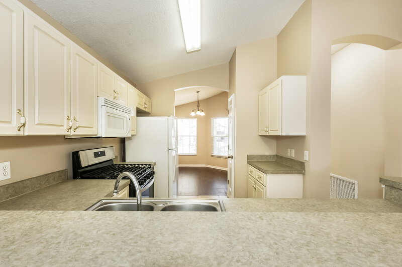 1,765/Mo, 5849 Sand Key Ln Zephyrhills, FL 33545 Kitchen View 3