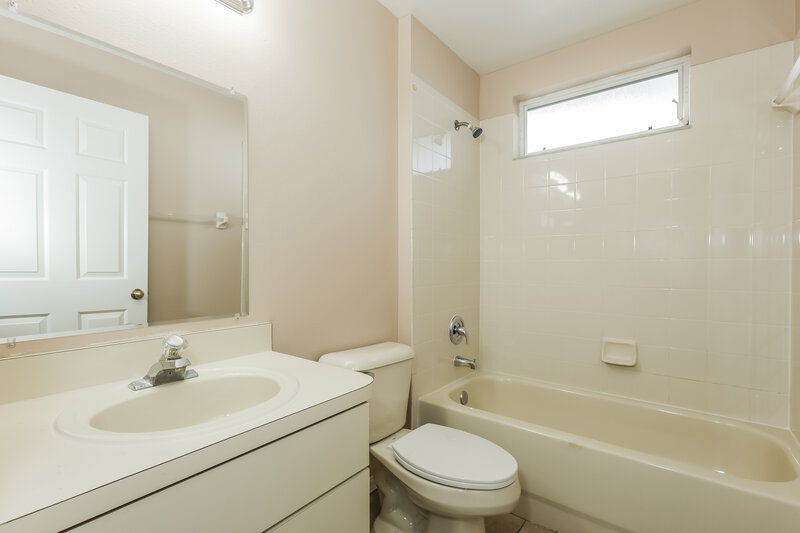 1,765/Mo, 5849 Sand Key Ln Zephyrhills, FL 33545 Bathroom View