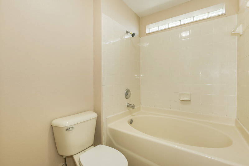 1,765/Mo, 5849 Sand Key Ln Zephyrhills, FL 33545 Bathroom View 2