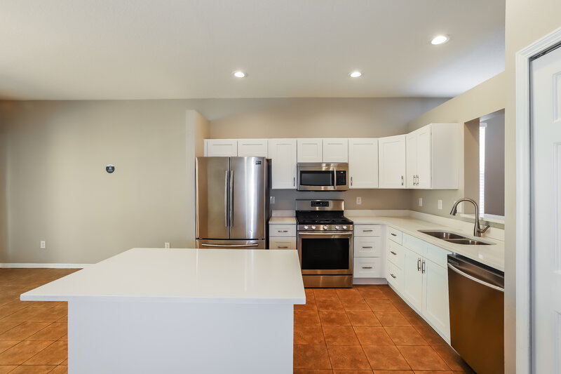 2,210/Mo, 11016 Newbridge Dr Riverview, FL 33579 Kitchen View 3