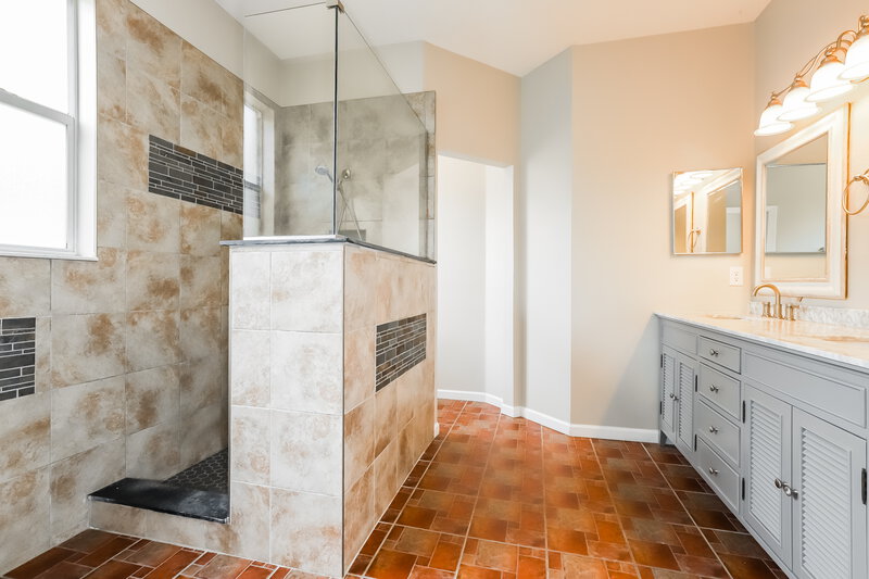 2,210/Mo, 11016 Newbridge Dr Riverview, FL 33579 Main Bathroom View