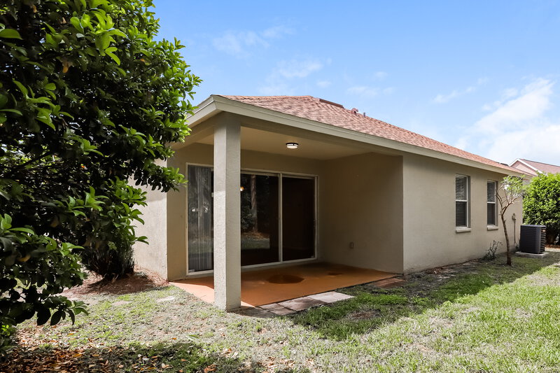 2,210/Mo, 11016 Newbridge Dr Riverview, FL 33579 Rear View
