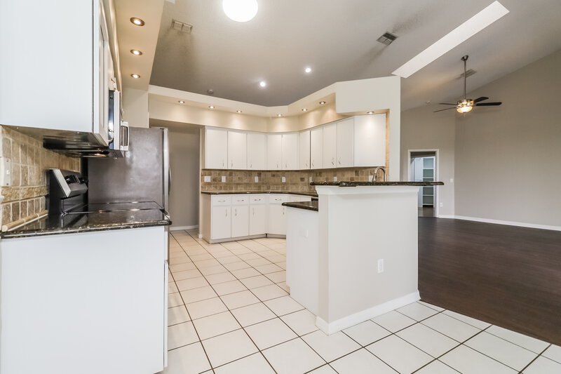 2,265/Mo, 14525 Pimberton Dr Hudson, FL 34667 Kitchen View