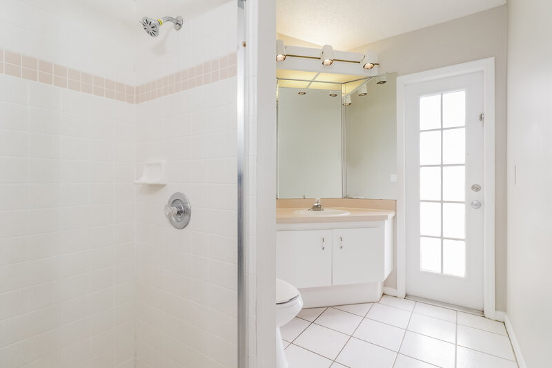 2,265/Mo, 14525 Pimberton Dr Hudson, FL 34667 Bathroom View