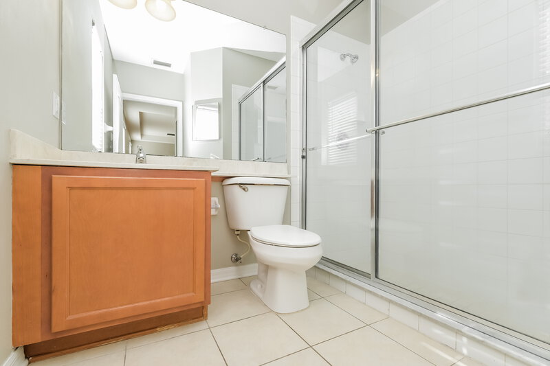 2,175/Mo, 18108 Cypress Bay Pkwy Land O' Lakes, FL 34638 Main Bathroom View