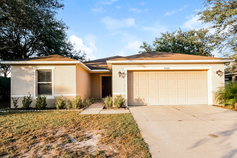 3,270/Mo, 4300 Fieldview Cir Wesley Chapel, FL 33545 External View