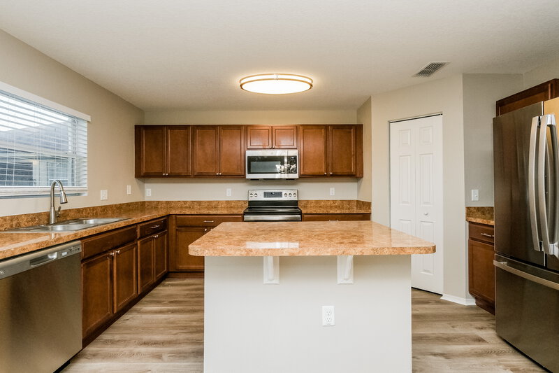 3,270/Mo, 4300 Fieldview Cir Wesley Chapel, FL 33545 Kitchen View