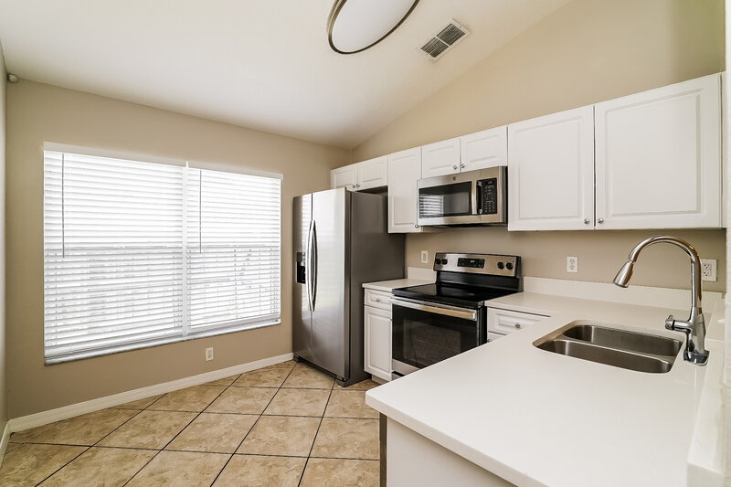 1,990/Mo, 14905 Stag Woods Cir Lutz, FL 33559 Kitchen View