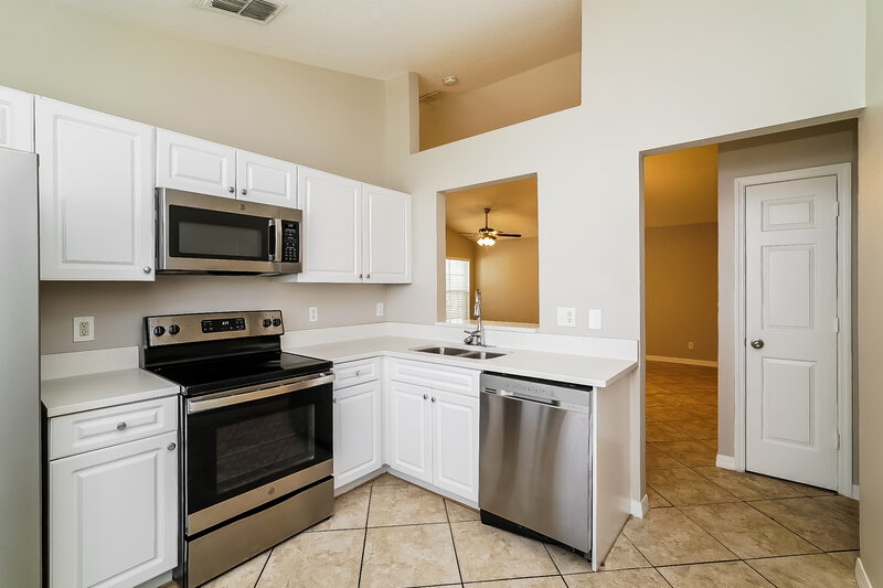 1,990/Mo, 14905 Stag Woods Cir Lutz, FL 33559 Kitchen View 2
