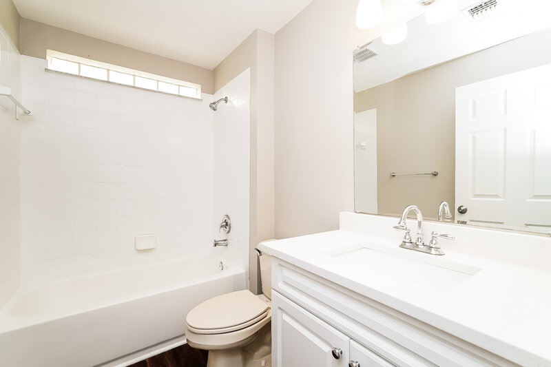 1,990/Mo, 14905 Stag Woods Cir Lutz, FL 33559 Bathroom View