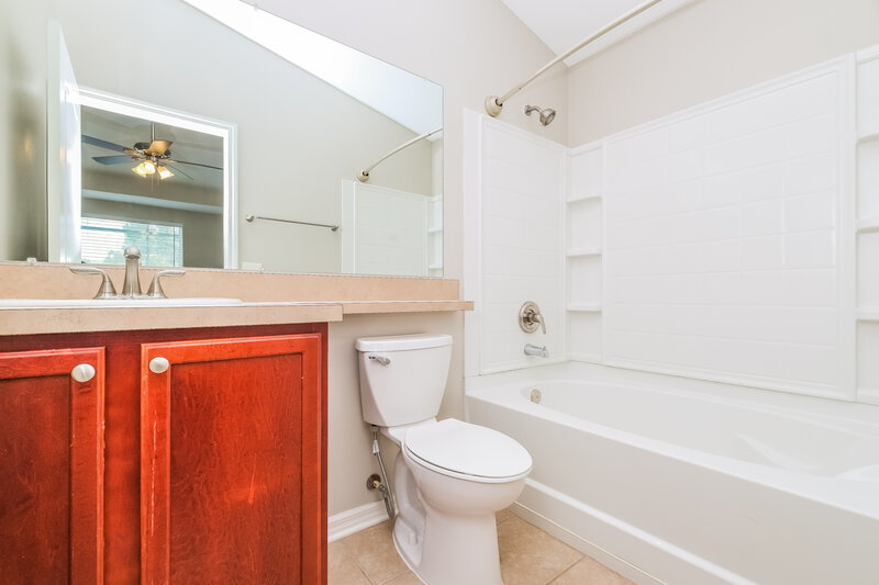 1,925/Mo, 12710 Evington Point Dr Riverview, FL 33579 Main Bathroom View