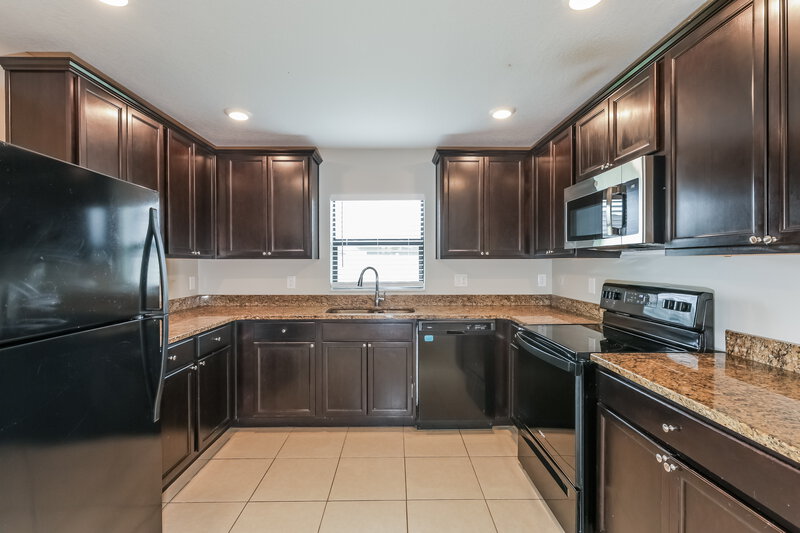 1,980/Mo, 1714 Chatham Green Cir Ruskin, FL 33570 Kitchen View