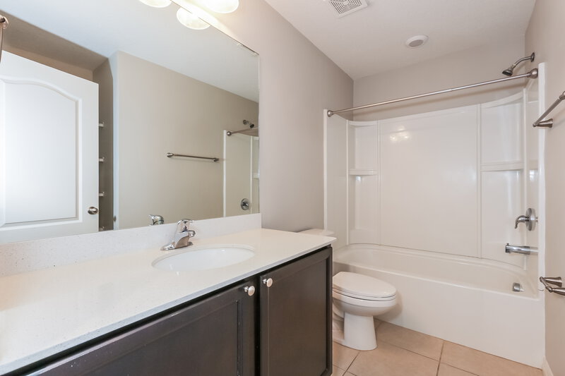 1,980/Mo, 1714 Chatham Green Cir Ruskin, FL 33570 Bathroom View