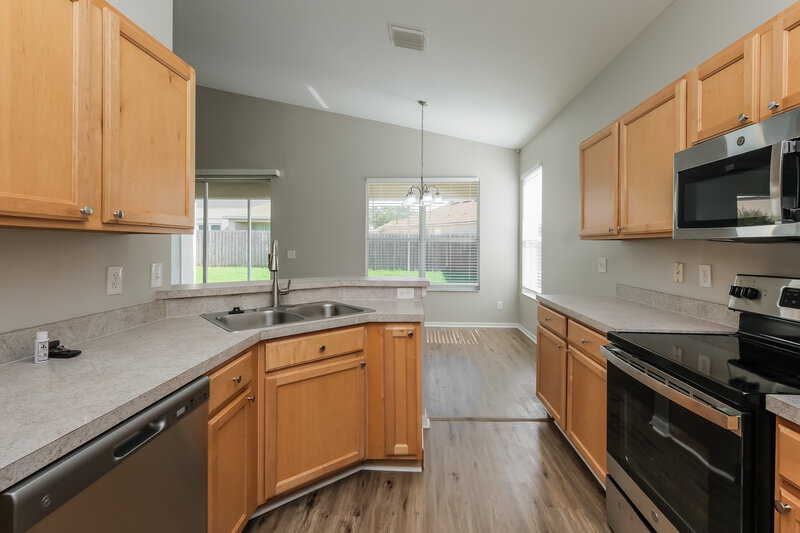 2,290/Mo, 13738 Ogakor Dr Riverview, FL 33579 Kitchen View 2