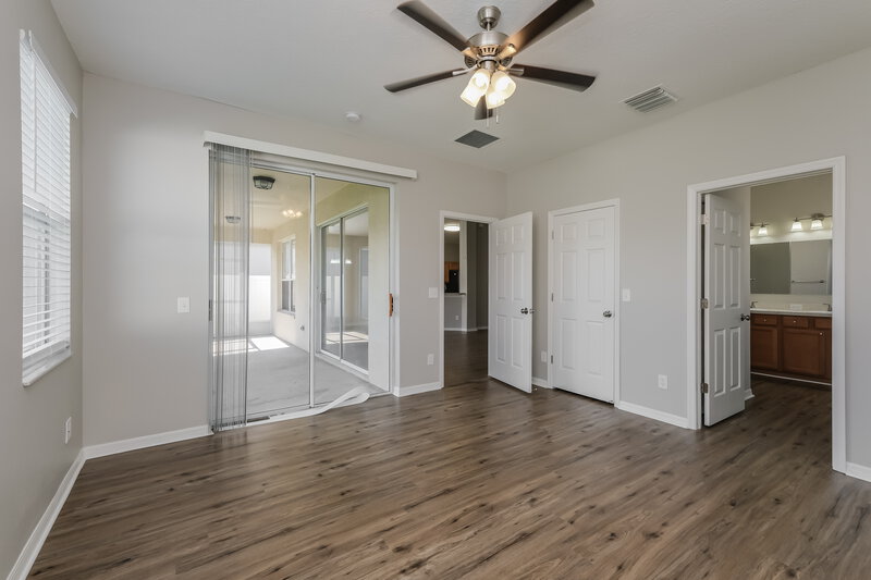 2,290/Mo, 13738 Ogakor Dr Riverview, FL 33579 Main Bedroom View 2