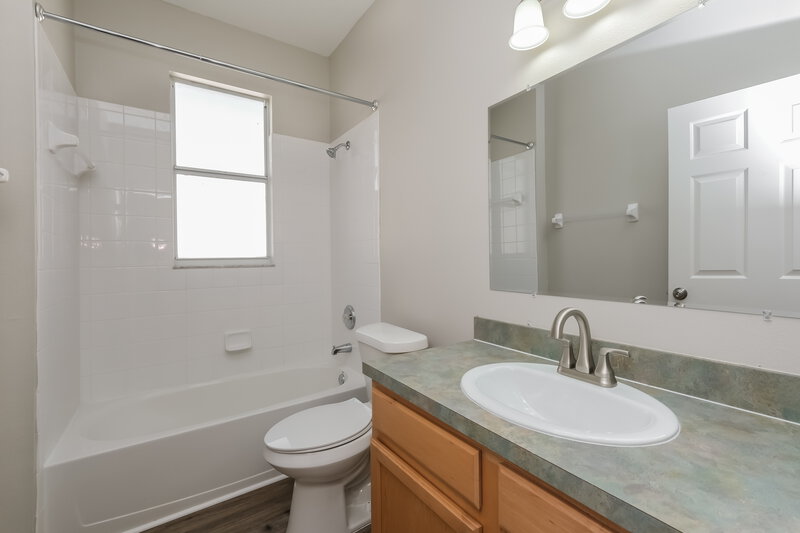 2,290/Mo, 13738 Ogakor Dr Riverview, FL 33579 Bathroom View