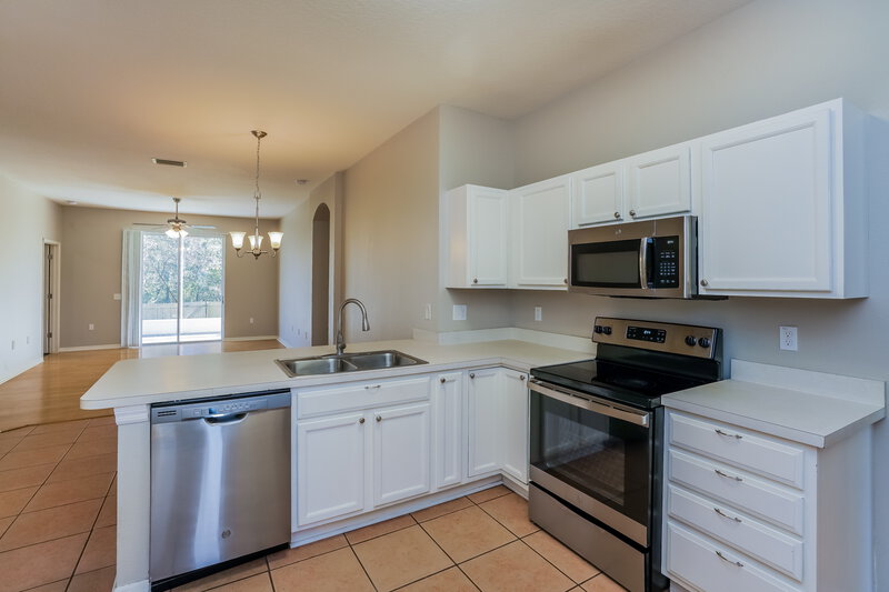 3,690/Mo, 1716 Open Field Loop Brandon, FL 33510 Kitchen View 2