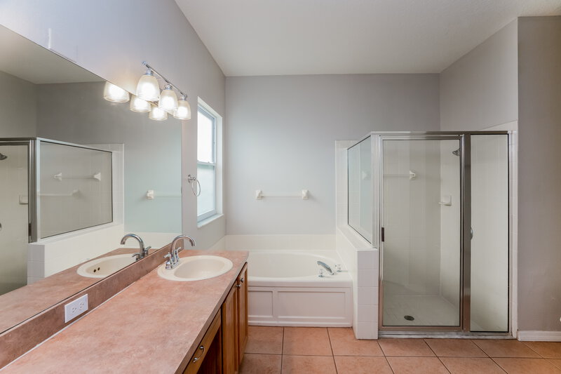 3,690/Mo, 1716 Open Field Loop Brandon, FL 33510 Main Bathroom View