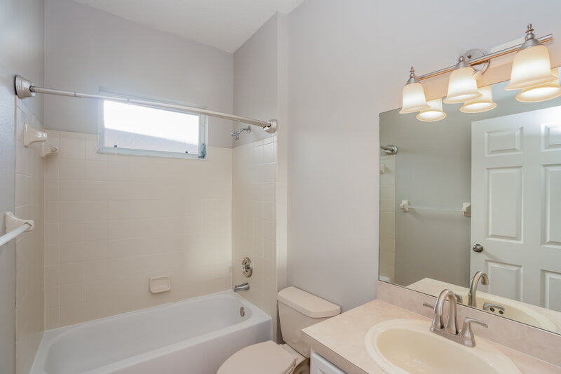 3,690/Mo, 1716 Open Field Loop Brandon, FL 33510 Bathroom View