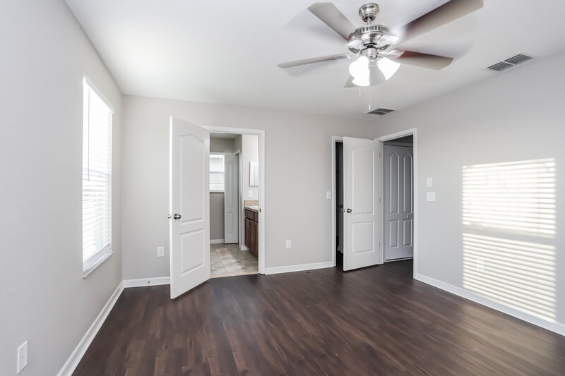 2,355/Mo, 1049 Seminole Sky Dr Ruskin, FL 33570 Main Bedroom View