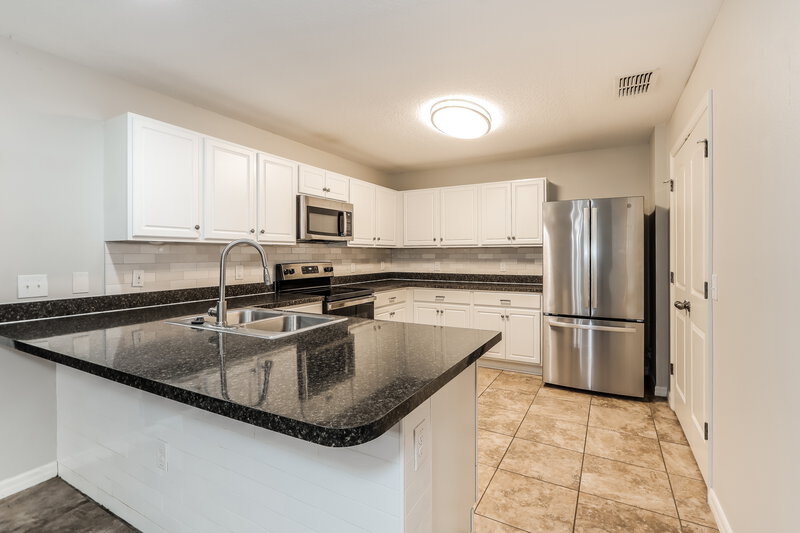 2,125/Mo, 10617 Laguna Plains Dr Riverview, FL 33578 Kitchen View