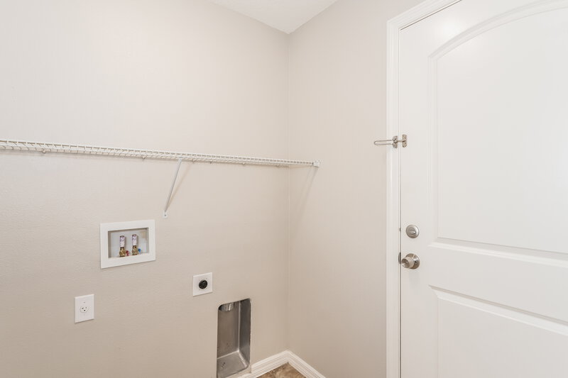 2,125/Mo, 10617 Laguna Plains Dr Riverview, FL 33578 Laundry Room View