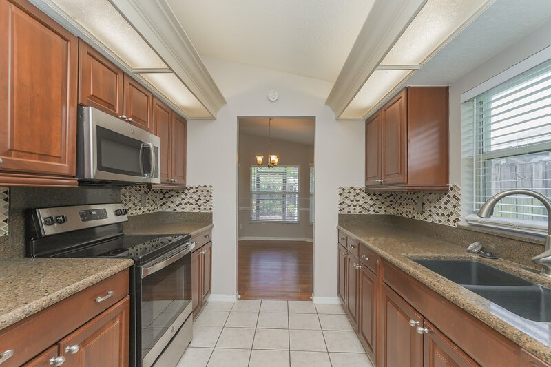 2,435/Mo, 1735 Wakefield Dr Brandon, FL 33511 Kitchen View 2