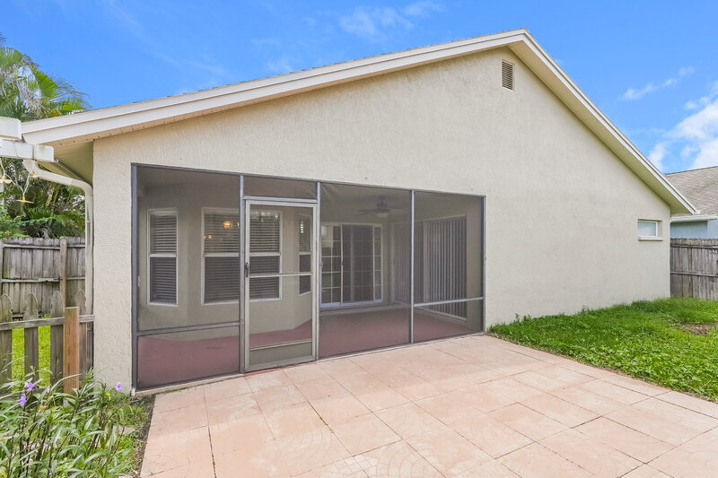 2,435/Mo, 1735 Wakefield Dr Brandon, FL 33511 Rear View