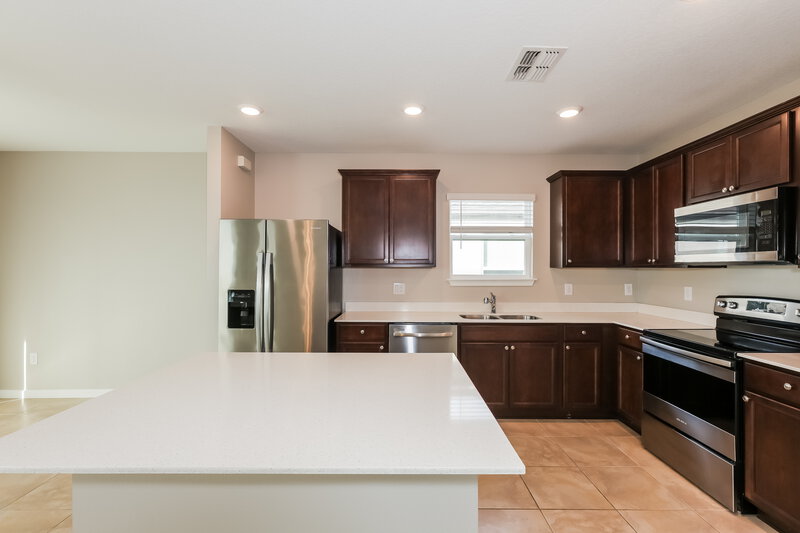 1,970/Mo, 913 Coastal Hammock Ave Ruskin, FL 33570 Kitchen View 2