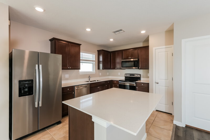 1,970/Mo, 913 Coastal Hammock Ave Ruskin, FL 33570 Kitchen View 3