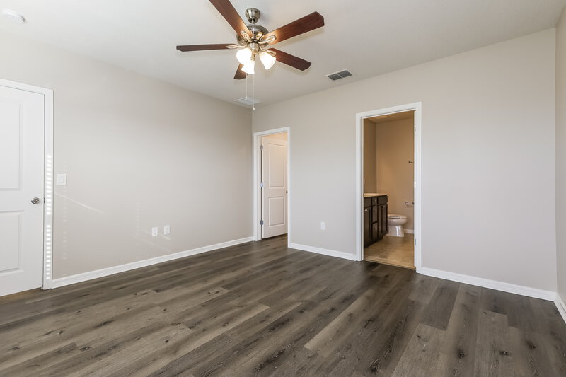 1,970/Mo, 913 Coastal Hammock Ave Ruskin, FL 33570 Main Bedroom View