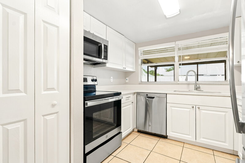 2,390/Mo, 948 16th Ln Palm Harbor, FL 34683 Kitchen View
