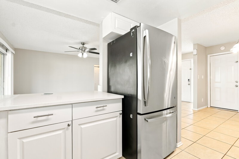 2,390/Mo, 948 16th Ln Palm Harbor, FL 34683 Kitchen View 2
