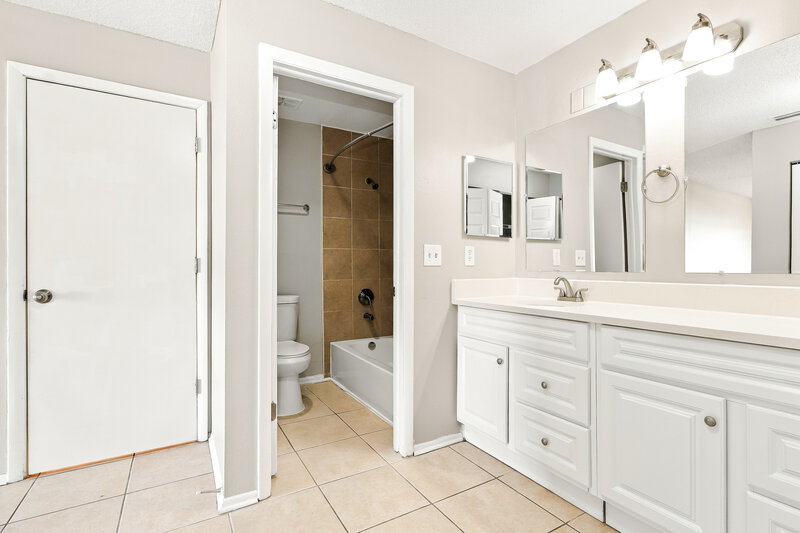 2,390/Mo, 948 16th Ln Palm Harbor, FL 34683 Bathroom View
