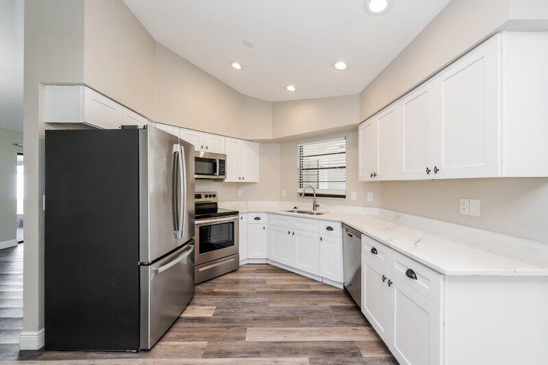 2,290/Mo, 1718 Dove Field Pl Brandon, FL 33510 Kitchen View
