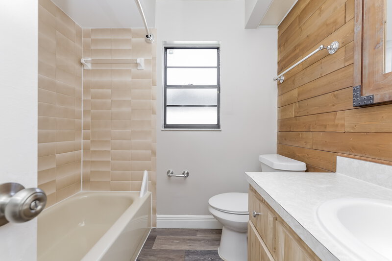 2,290/Mo, 1718 Dove Field Pl Brandon, FL 33510 Bathroom View