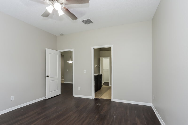 2,270/Mo, 817 Parsons Pointe St Seffner, FL 33584 Main Bedroom View 2