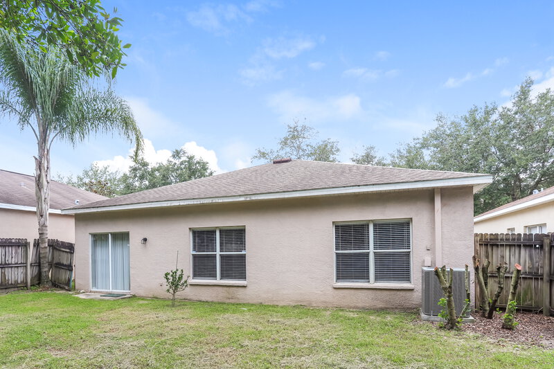 2,270/Mo, 817 Parsons Pointe St Seffner, FL 33584 Rear View 2