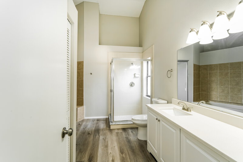 1,985/Mo, 8046 Hathaway Dr New Port Richey, FL 34654 Main Bathroom View