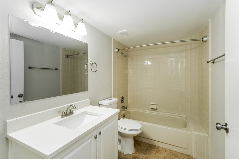 1,985/Mo, 8046 Hathaway Dr New Port Richey, FL 34654 Bathroom View