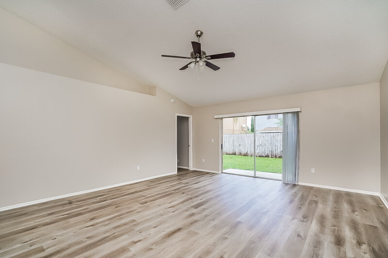 2,355/Mo, 1208 Rinkfield Pl Brandon, FL 33511 Living Room View 2